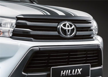 Cina Toyota New Hilux Revo 2015 2016 OE Suku Cadang Depan Grille Chrome Dan Hitam pemasok