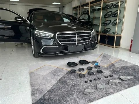 Blog perusahaan terbaru tentang Sistem audio Mercedes-Benz S400L perlu ditingkatkan? Tambahkan speaker Berlin kecil, tweeter berputar dan speaker Berlin langit-langit