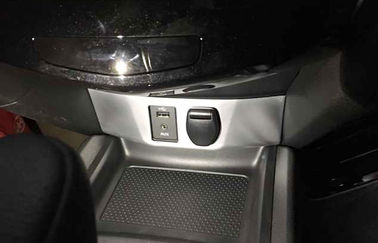 Cina Kustom Auto Interior Garnish / New Nissan Qashqai 2015 2016 USB Socket Bingkai pemasok