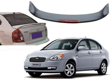 Harga yang bagus Auto Sculpt Roof Spoiler dengan lampu LED untuk Hyundai Accent Verna 2000 dan 2007 on line